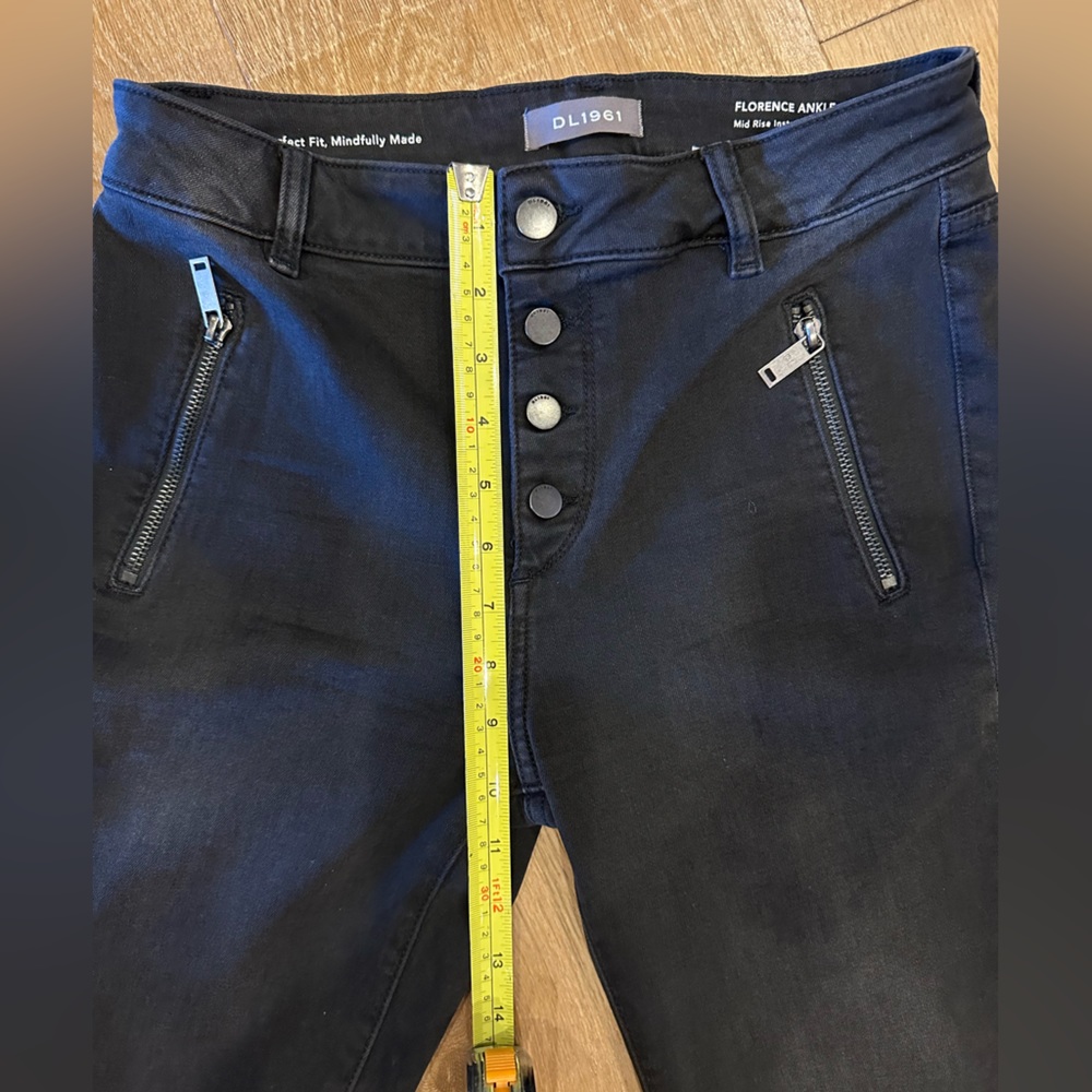 NWOT - DL1961 Florence Skinny Mid Rise Instasculpt Crop (size 28)